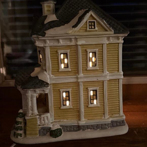 Ceramic Christmas Village House Decoration Yellow House Victorian Lighted Snow - Picture 3 of 12